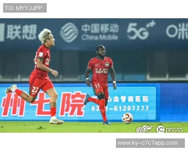 中超激战正酣海港领先蓉城申花紧追不舍积分榜竞争白热化 中超激战正酣海港领先蓉城申花紧追不舍积分榜竞争白热化