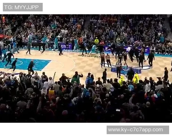 黄蜂主帅称迪亚巴特凭借出色表现赢得首发位置在攻防两端影响显著 黄蜂主帅称迪亚巴特凭借出色表现赢得首发位置在攻防两端影响显著